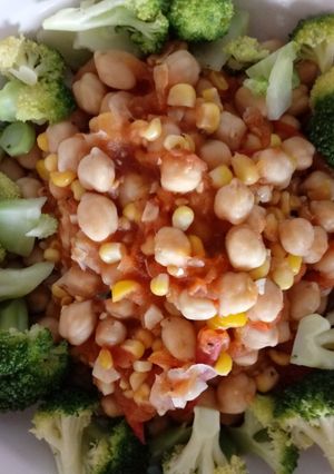 A picture of Light chickpea tomato stew.