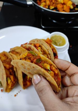 मिनी पराठा टैको रेसिपी मुख्य फोटो
