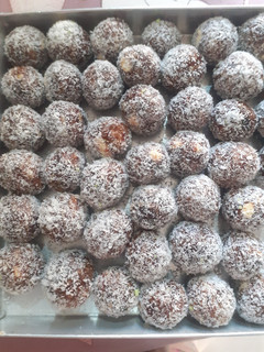 ડ્રાઇફુટ લાડુ(Dryfruit ladoo Recipe in Gujarati) રેસીપી મુખ્ય ફોટો
