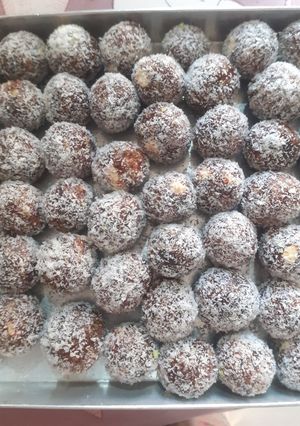 ડ્રાઇફુટ લાડુ(Dryfruit ladoo Recipe in Gujarati) રેસીપી મુખ્ય ફોટો