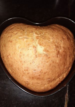 कुकर में एगलेस केक (Cooker mein eggless cake recipe in Hindi) रेसिपी मुख्य फोटो