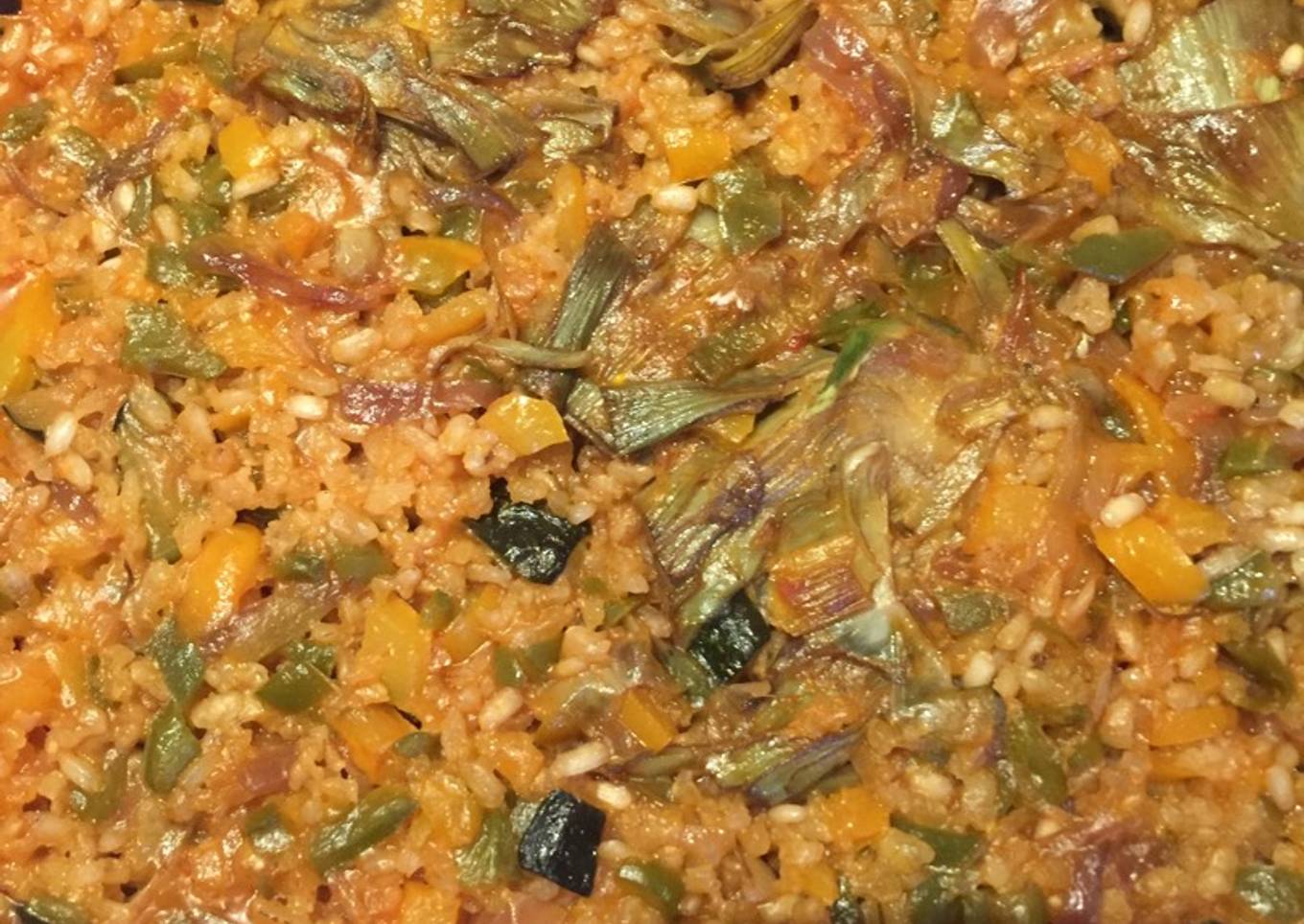 Paella de alcachofas con berenjena
