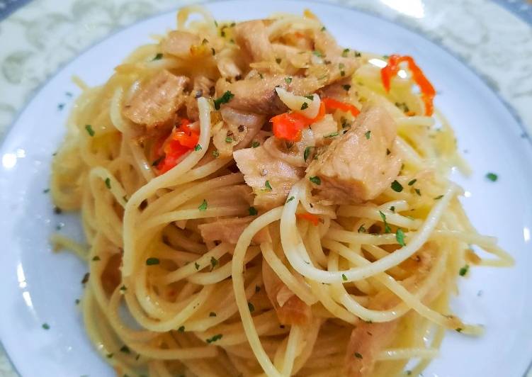 Langkah Mudah untuk Membuat Spaghetti aglio olio, super simple mak yang Lezat