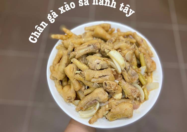 Chân gà xào sả hành tây