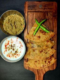 आलू पराठा (Aloo Paratha recipe in hindi) रेसिपी मुख्य फोटो