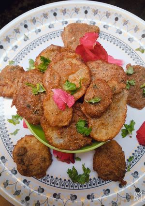 A picture of Water chestnut potato fritters.