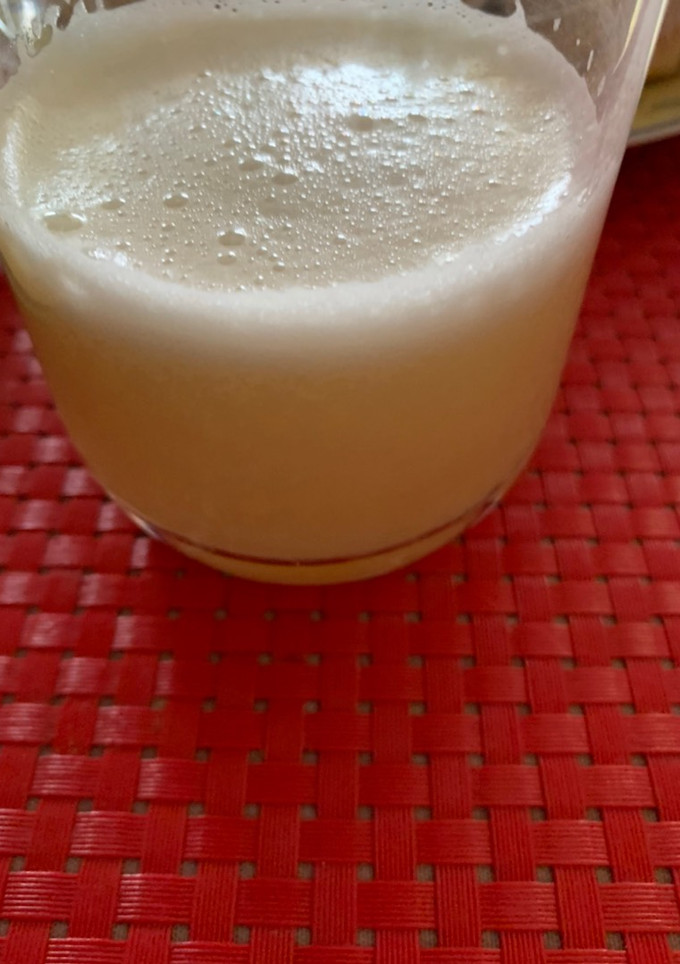 Una foto de Bebida de limón y jengibre y miel