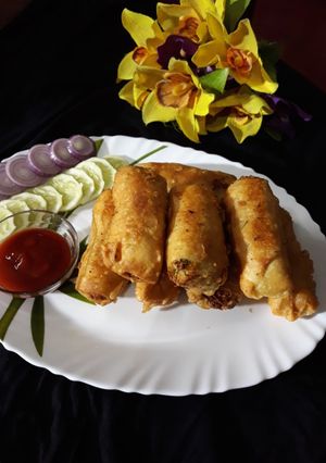 এগ পটেটো ক্রিস্পি রোল (egg potato crispy roll recipe in Bengali) রেসিপির প্রধান ছবি