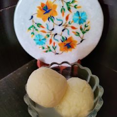 A picture of Rosogolla.