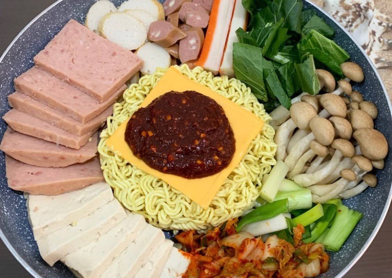Budae jjigae / korean army stew