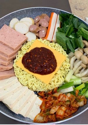 Foto resep Budae jjigae / korean army stew