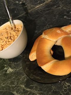Házi kifli, körözött recept fotója