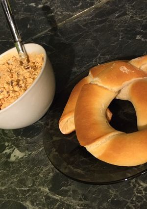 Házi kifli, körözött recept fotója
