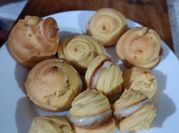 Una foto de manjar y crema pastelera