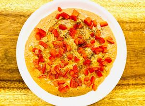 Hình của món Vào bếp cùng con: tahini (sốt mè dầu ô liu) và hummus bằng đậu đỏ - món chay siêu ngon, dễ làm.
