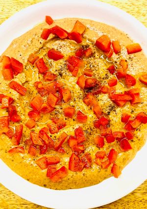 Hình của món Vào bếp cùng con: tahini (sốt mè dầu ô liu) và hummus bằng đậu đỏ - món chay siêu ngon, dễ làm.