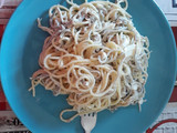 Spaghetti con gulas y atún
