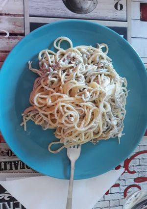 Una foto de Spaghetti con gulas y atún