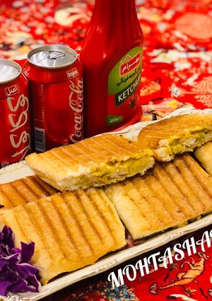 عکسی از دستور پنینی مرغ و قارچ (Chicken and mushroom panini)