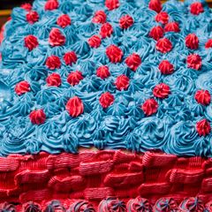 A picture of Vanilla cake with butter cream icing.