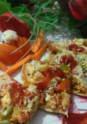 A picture of Cauliflower & Paneer stuffed chapati pizza.