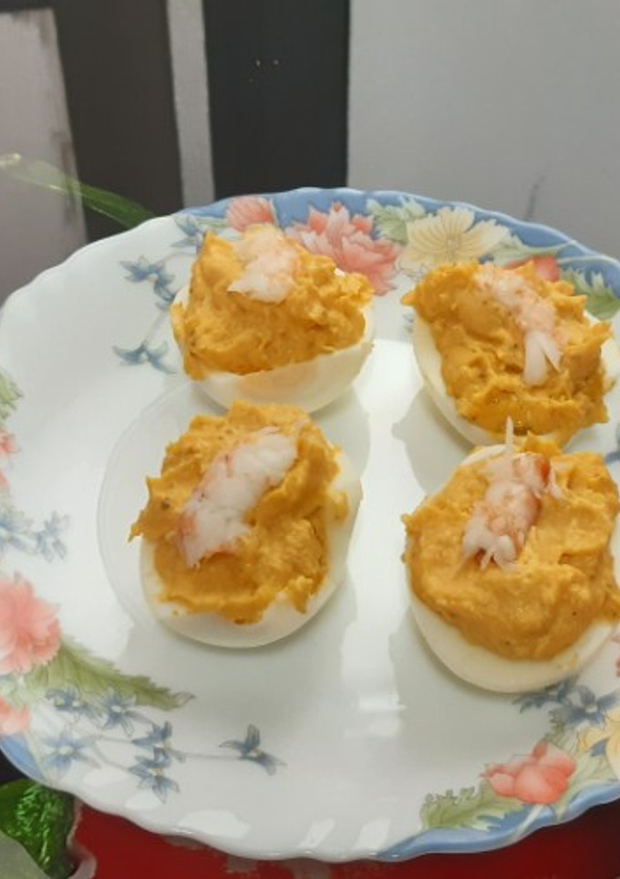 Una foto de Huevos rellenos de pasta de gambas