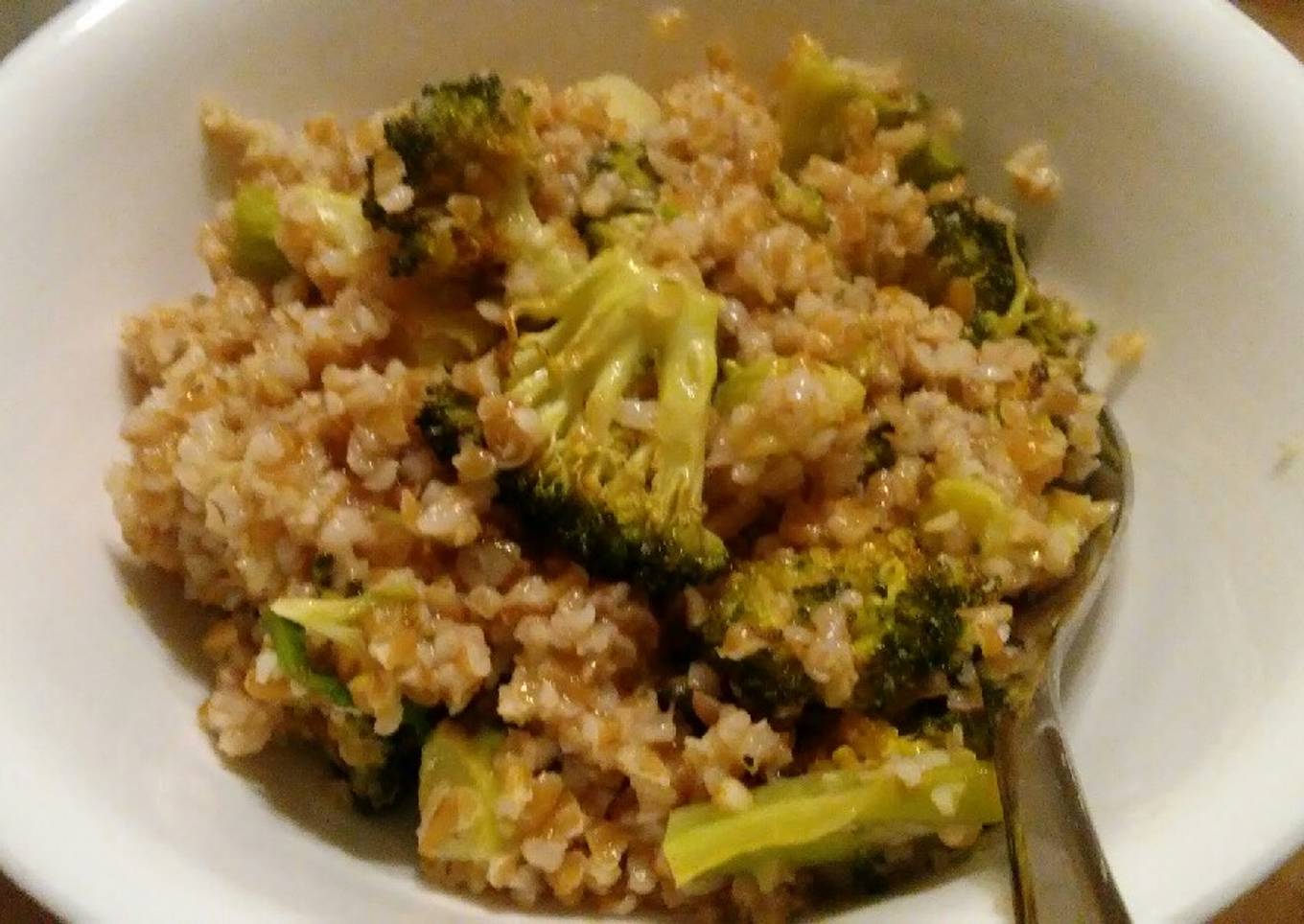 Roasted broccoli & zestie garlickie grains