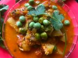 आलु मटार (Aloo Matar Recipe In Marathi)