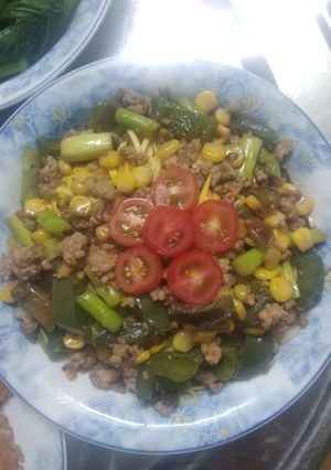 Hình của món Bí ngòi vàng xào thịt.
