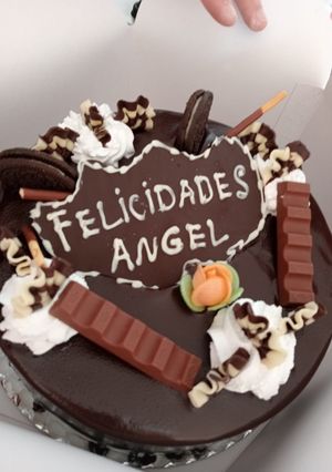 Una foto de Tarta de fiesta muerte por el chocolate 🍫🍫🍫