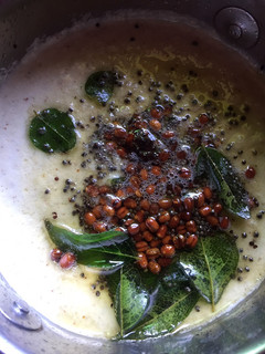 தேங்காய் சட்னி 🥥🥥 (Thenkaai chutney recipe in tamil) செய்முறை முக்கிய புகைப்படம்
