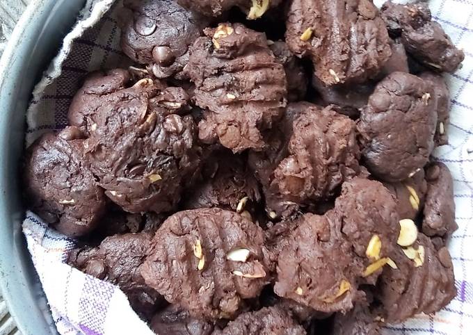 Cookies Pisang Coklat Kismis Almond