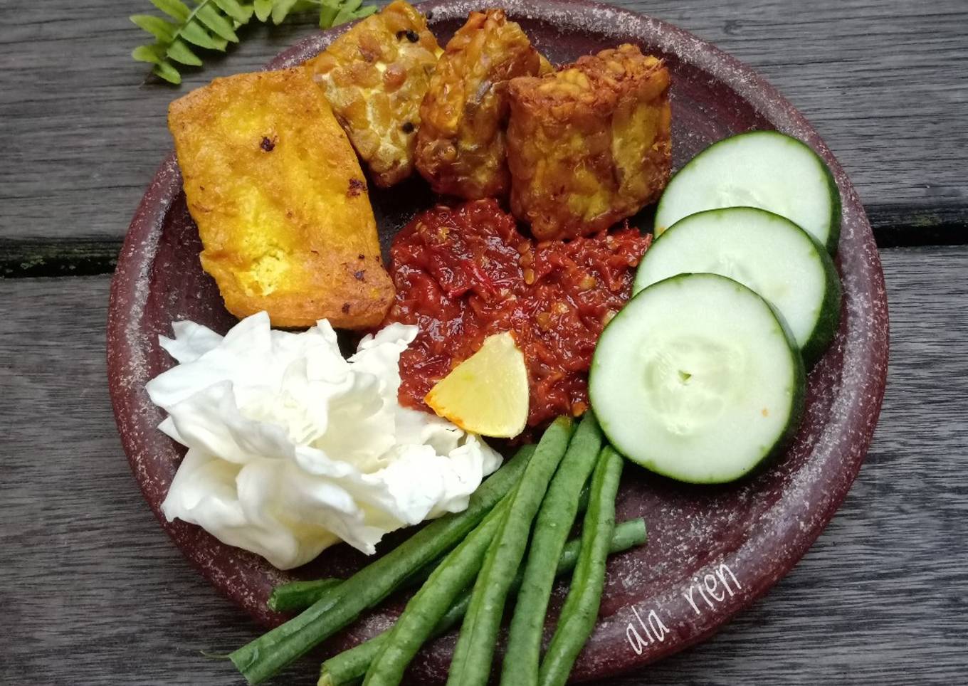 Sambelan Tahu Tempe Lalapan