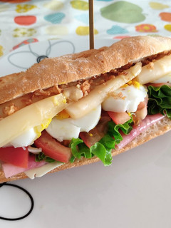 Una foto de Bocata mixto+vegetal