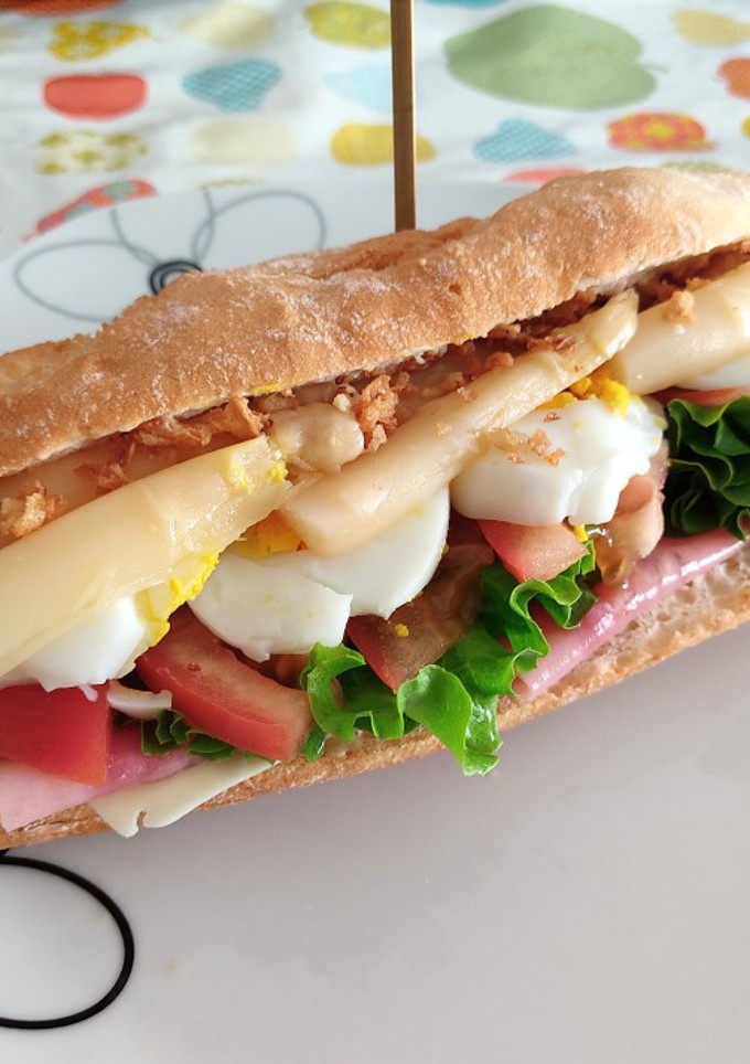 Una foto de Bocata mixto+vegetal