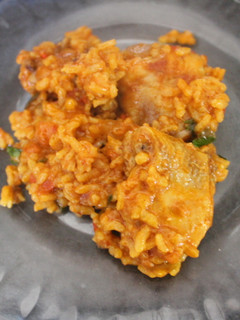 Una foto de Arroz con pollo y auténtico azafrán
