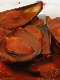 Una foto de Mejillones en salsa de tomate picante
