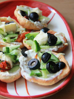 A picture of Cheesy Bread Bowls.