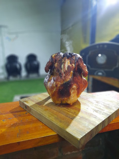 Una foto de Pollo sentado a la cerveza en horno se Barro