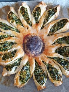 Foto di Torta salata girasole con ricotta e spinaci