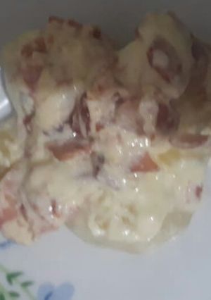 Una foto de Papa con queso crema y jamón