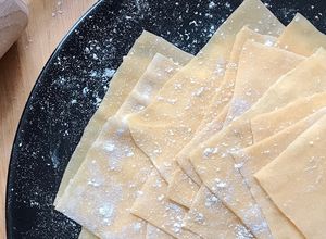 Hình của món 💚 Lá Hoành Thánh (Dùng Muối Kiềm Thay Nước Tro Tàu).