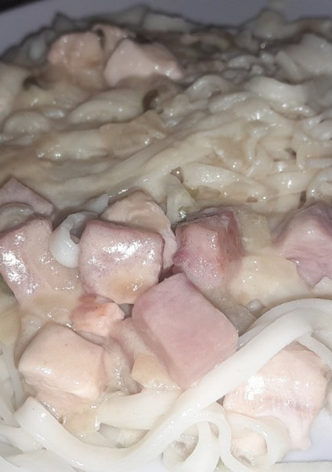 Una foto de Fideos con salsa de crema