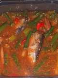 Sarden asam dengan lokio dan kacang panjang