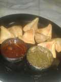 प्याज़ के समोसे (Pyaz ke samose recipe in hindi)