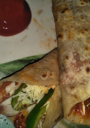 વેજ.ચીઝ ફ્રેન્કી (Veg. Cheese Frankie Recipe In Gujarati) રેસીપી મુખ્ય ફોટો