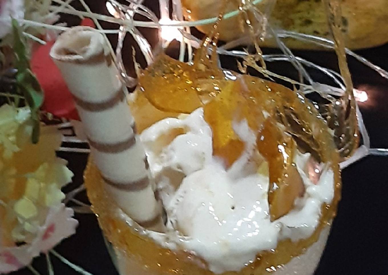 Mango ice cream with crunch