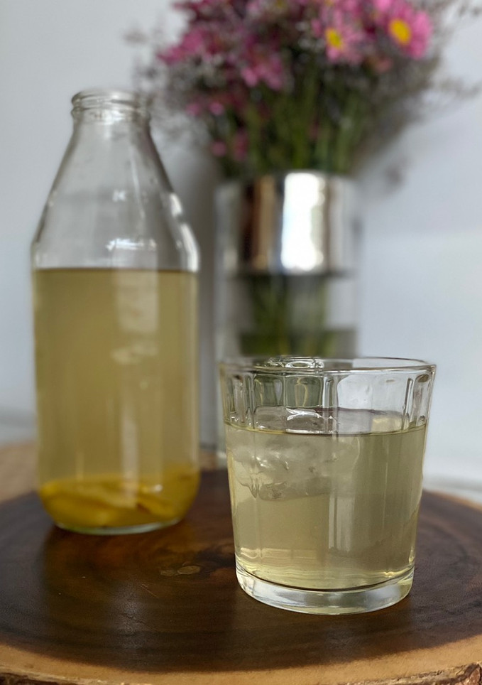 Una foto de Agua de piña sin azúcar