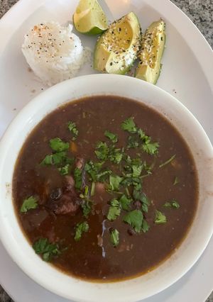 Una foto de Sopa de caraotas (black beans)