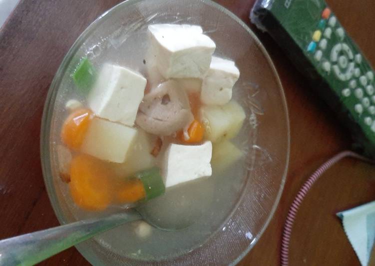 Sayur sop tahu, telur, baso?